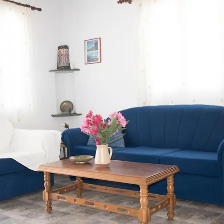 Ideal House Holiday home Kardhiani